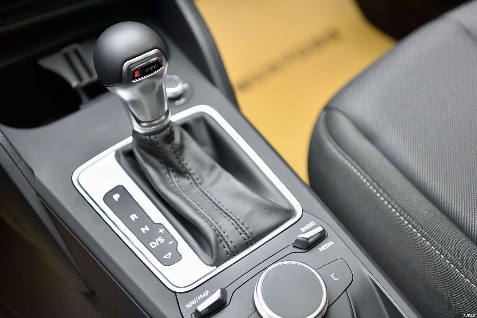 Audi Q2L, 2021 9