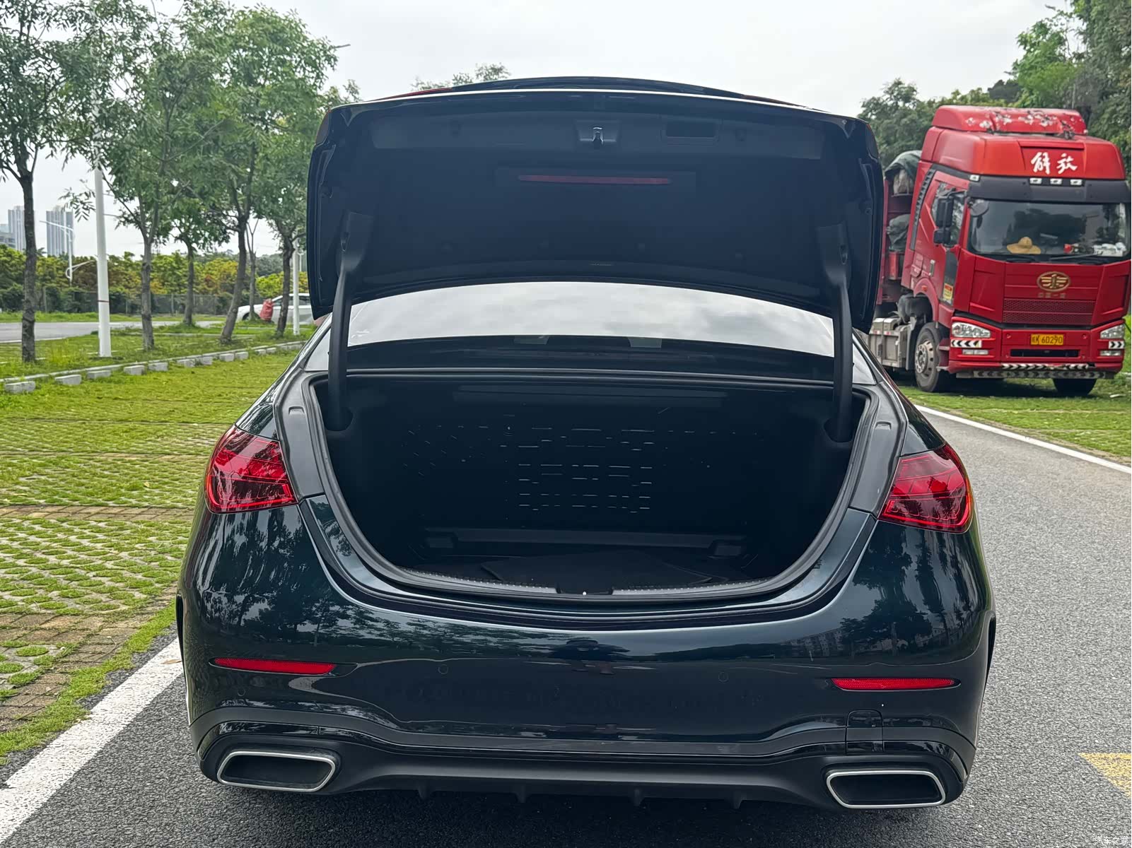 Mercedes-Benz C-Class, 2025 11