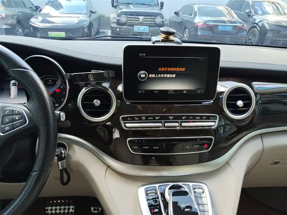 Mercedes-Benz V-class