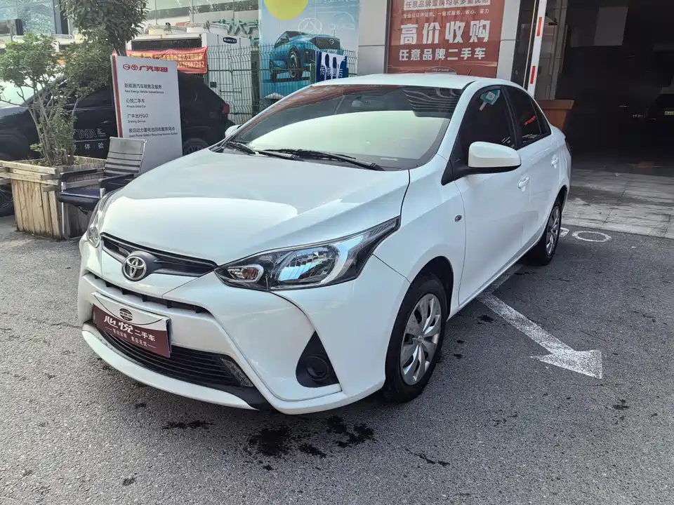 Toyota YARiS L to enjoy