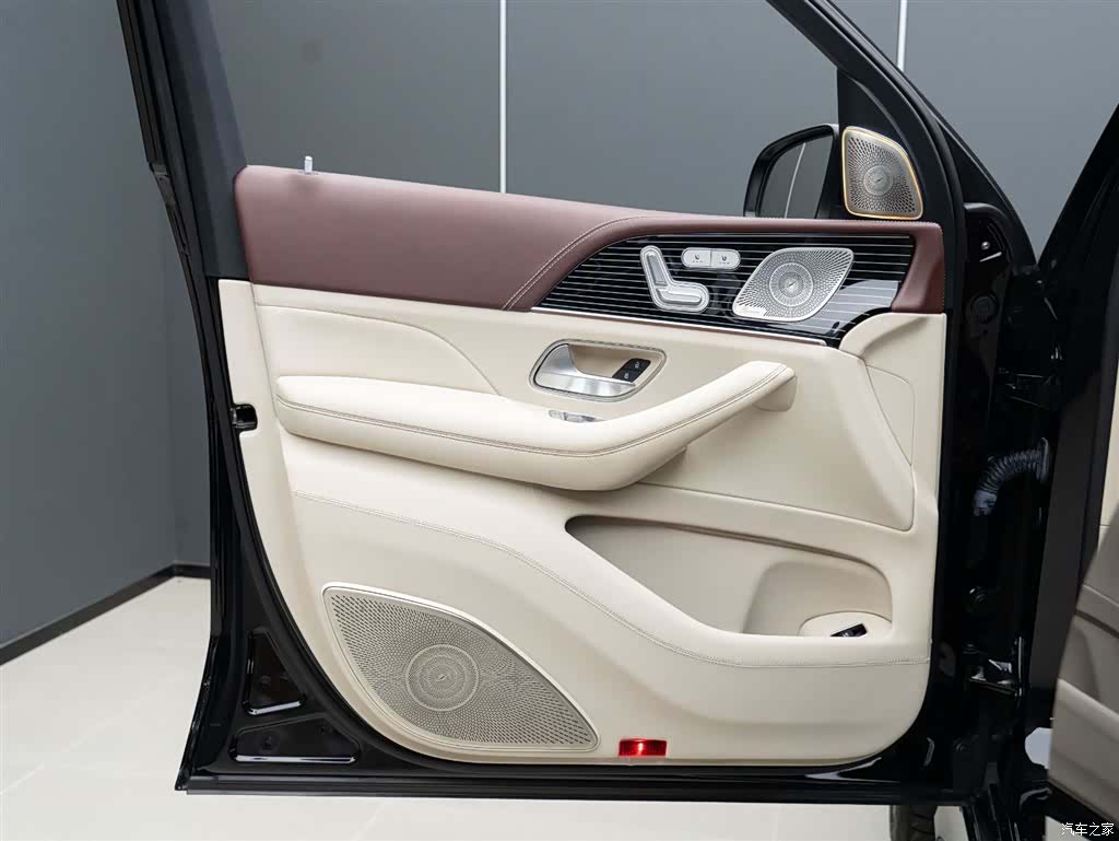 Mercedes-Benz GLS, 2023 8