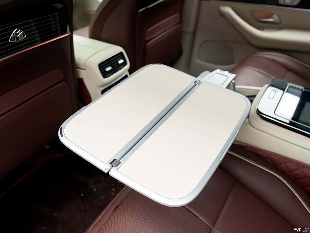 Mercedes-Benz GLS, 2023 14