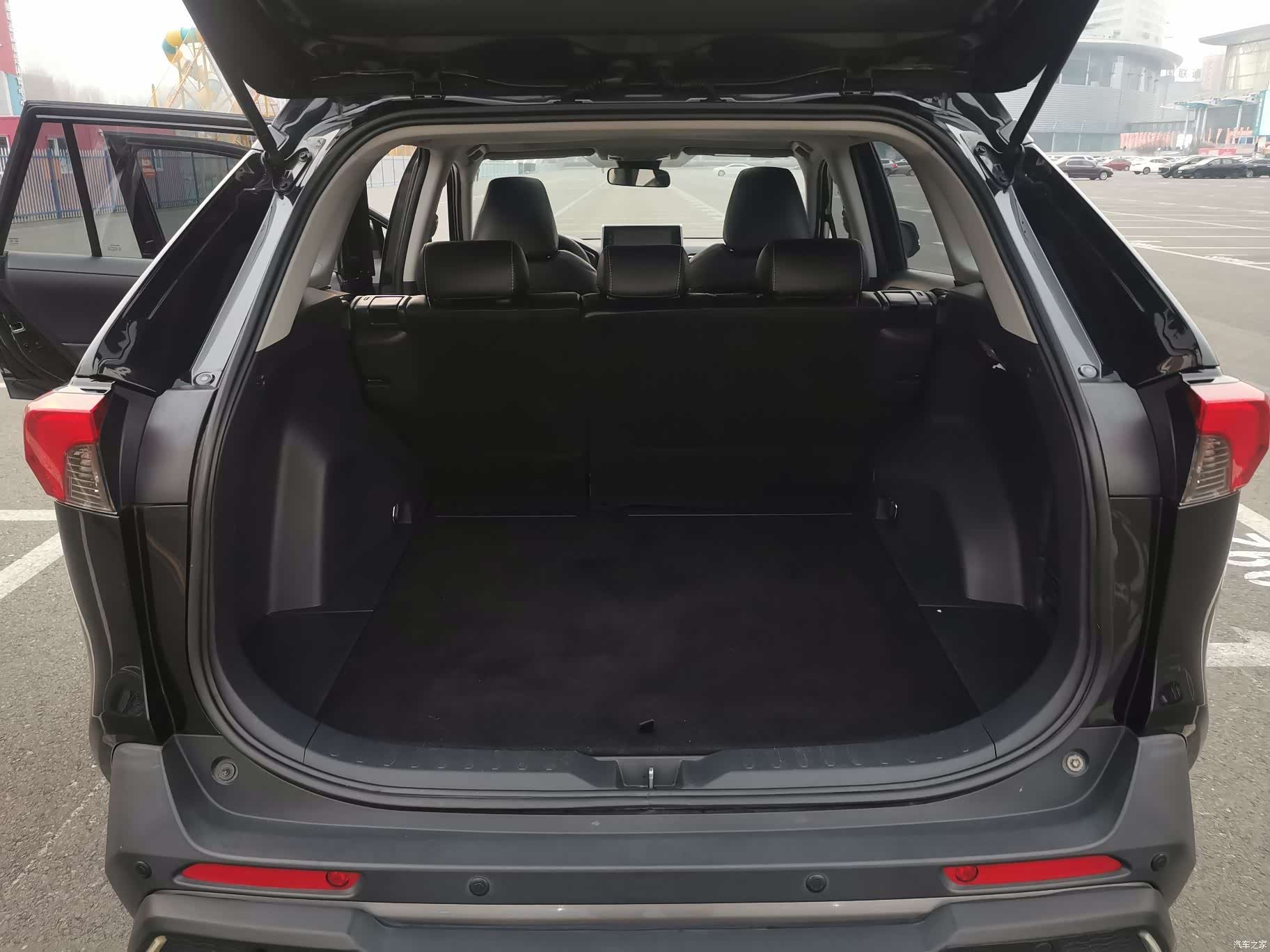 Toyota RAV4, 2022 10