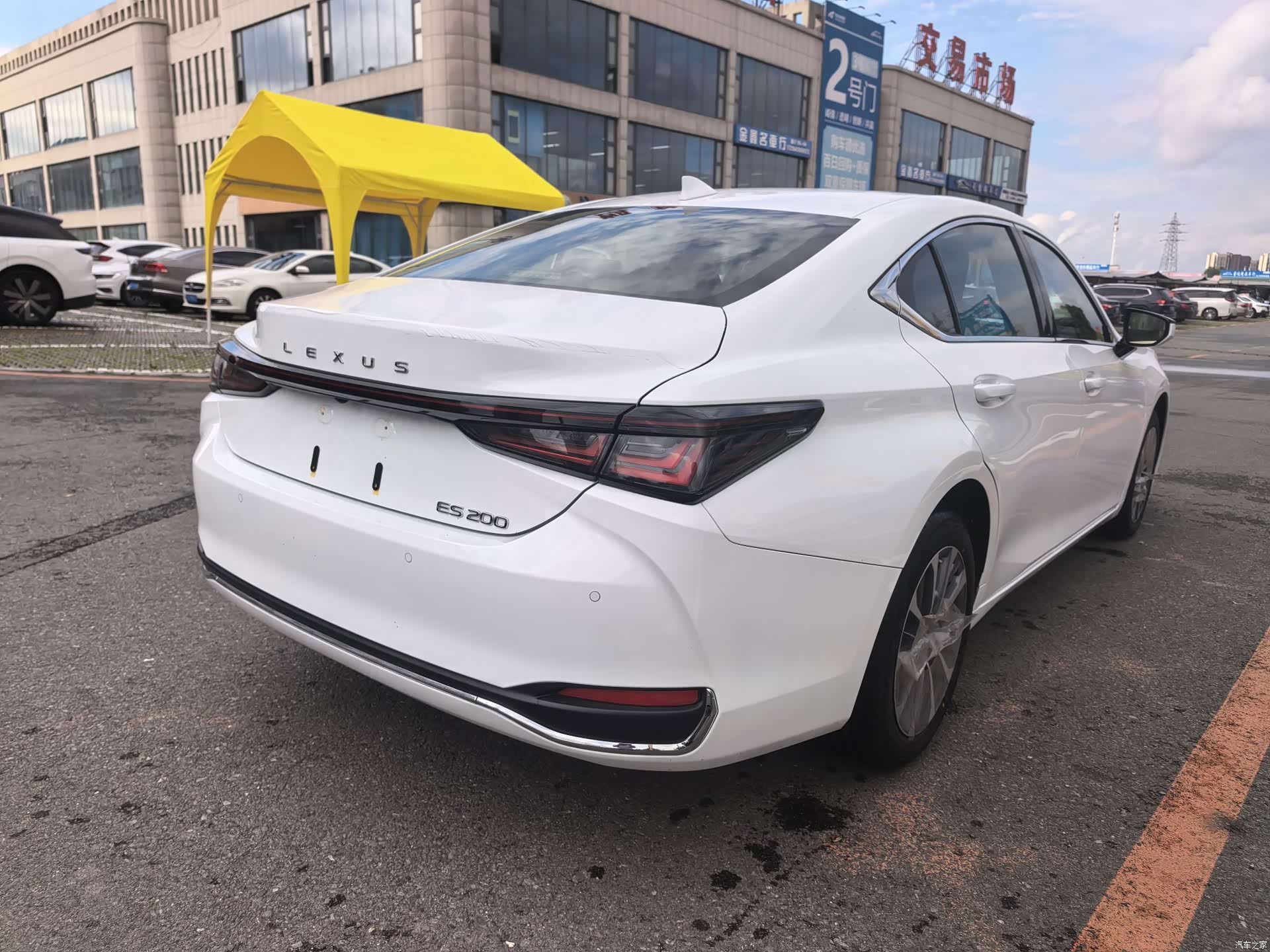 Lexus ES, 2026 4