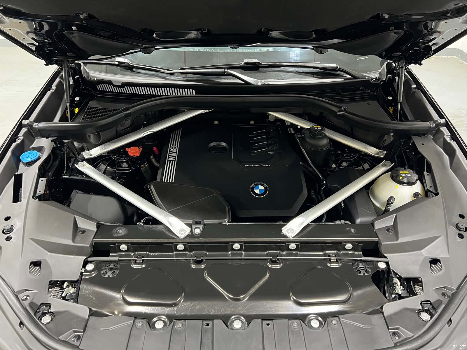 BMW X6, 2023 11