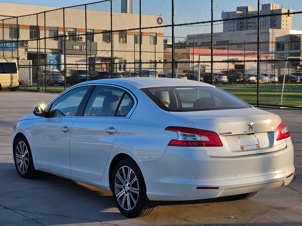 Peugeot 408