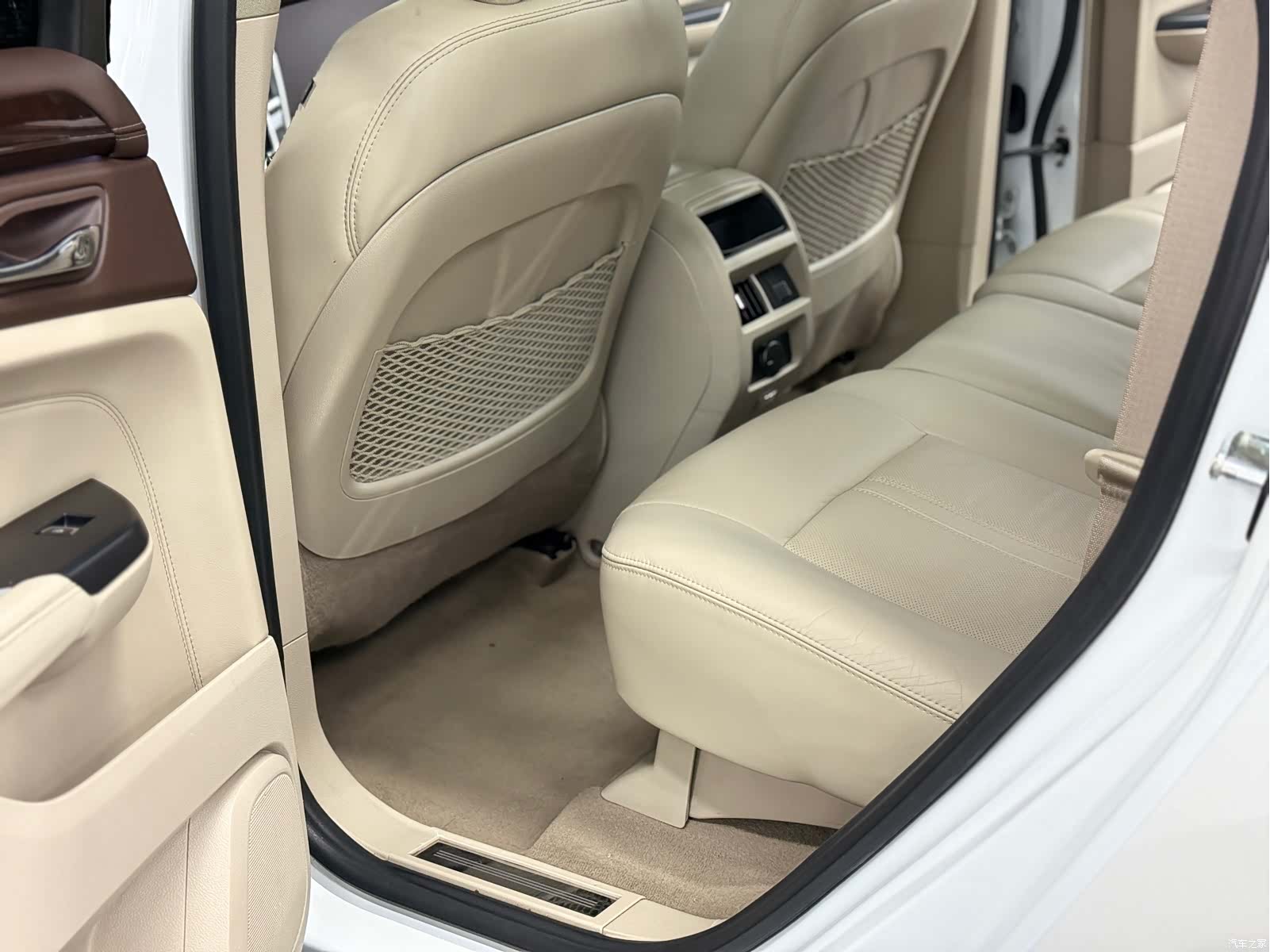 Cadillac SRX, 2015 10