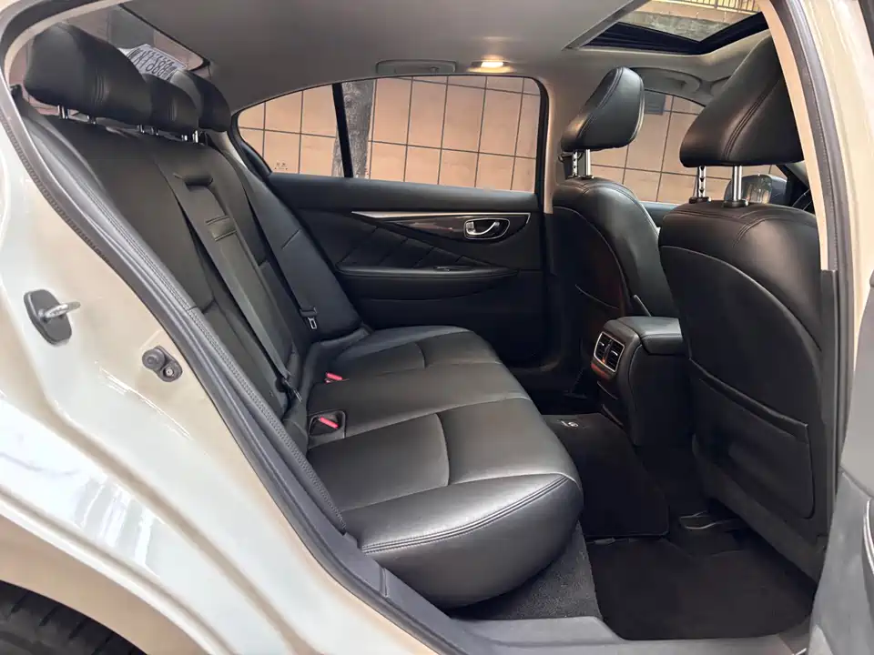 Infiniti Q50L