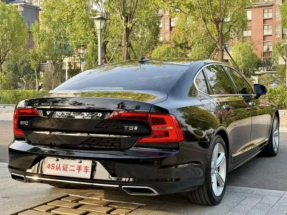 Volvo S90