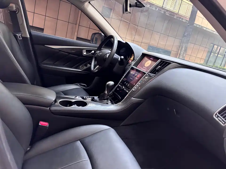 Infiniti Q50L