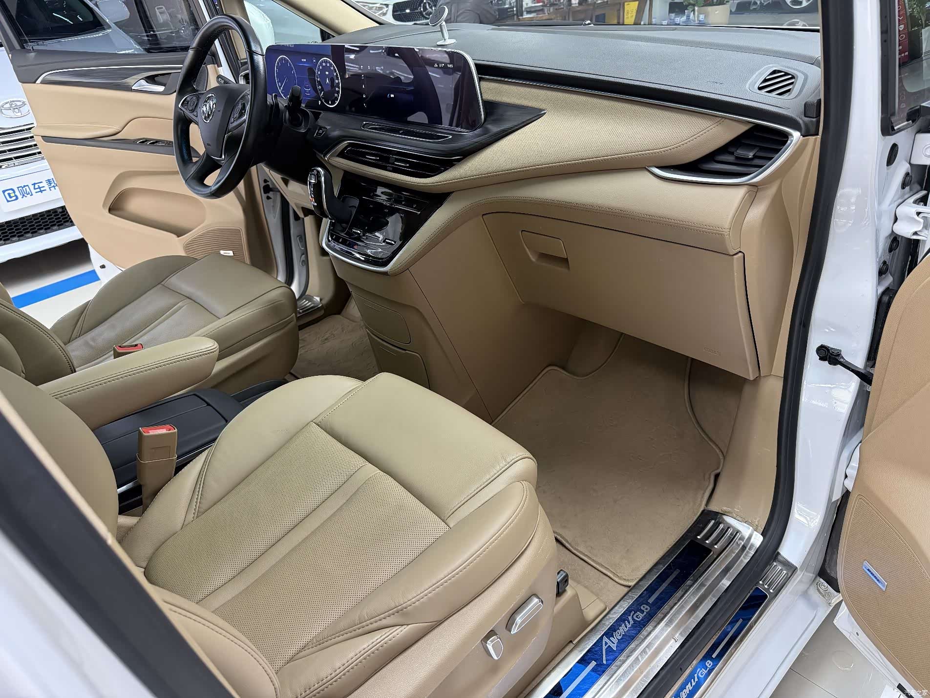 Buick GL8, 2020 4