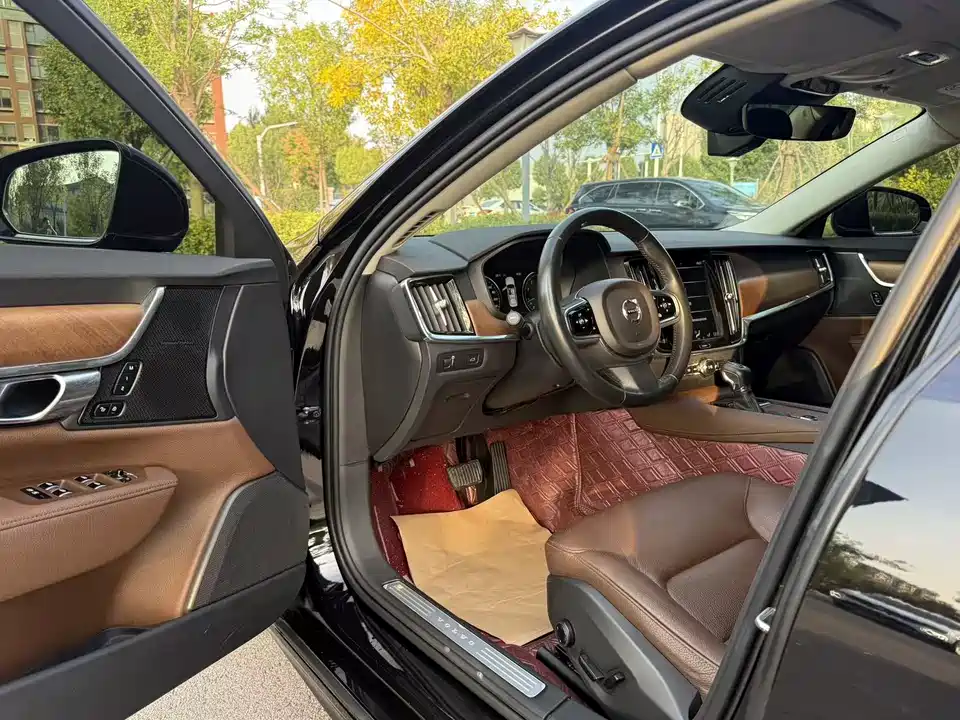 Volvo S90