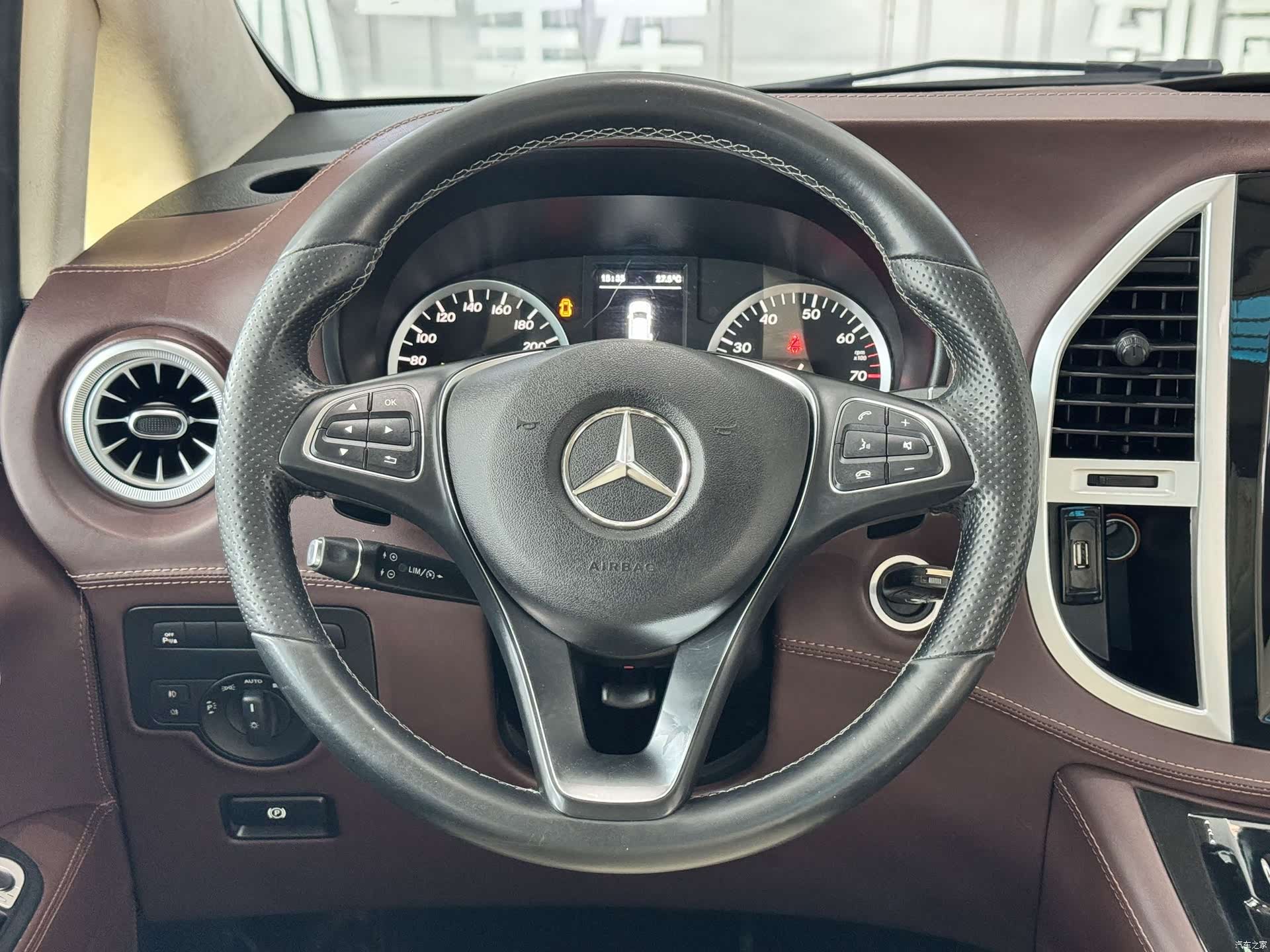 Mercedes-Benz VI, 2020 16