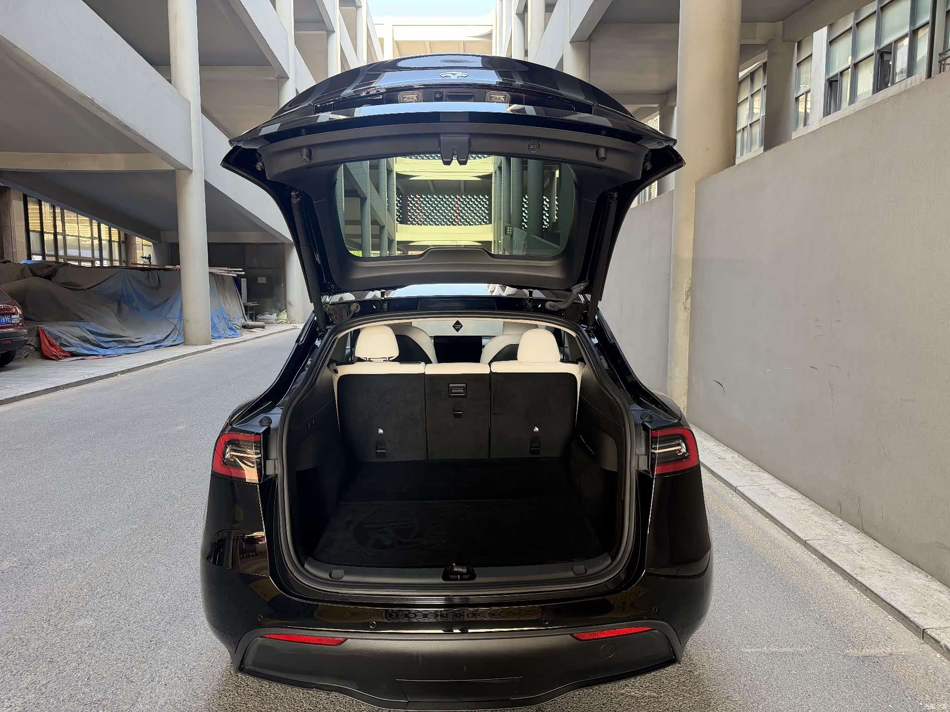Tesla Model Y, 2023 7