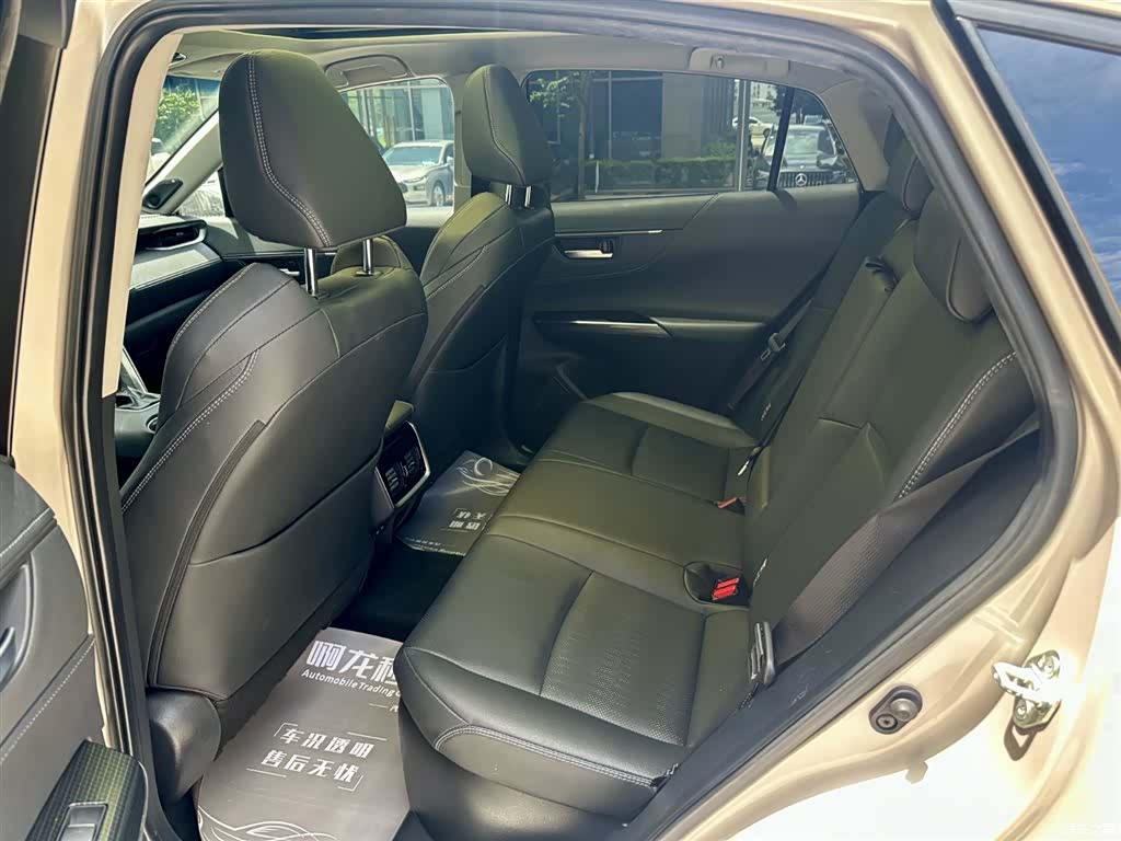 Toyota Venza, 2022 10
