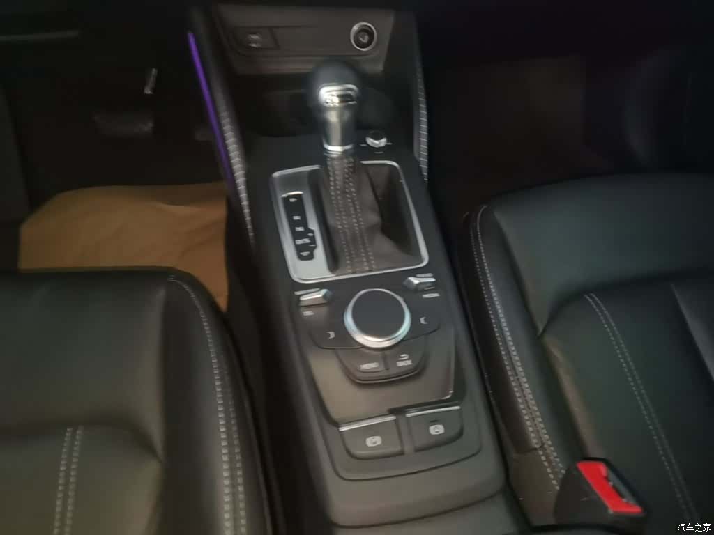 Audi Q2L, 2023 14