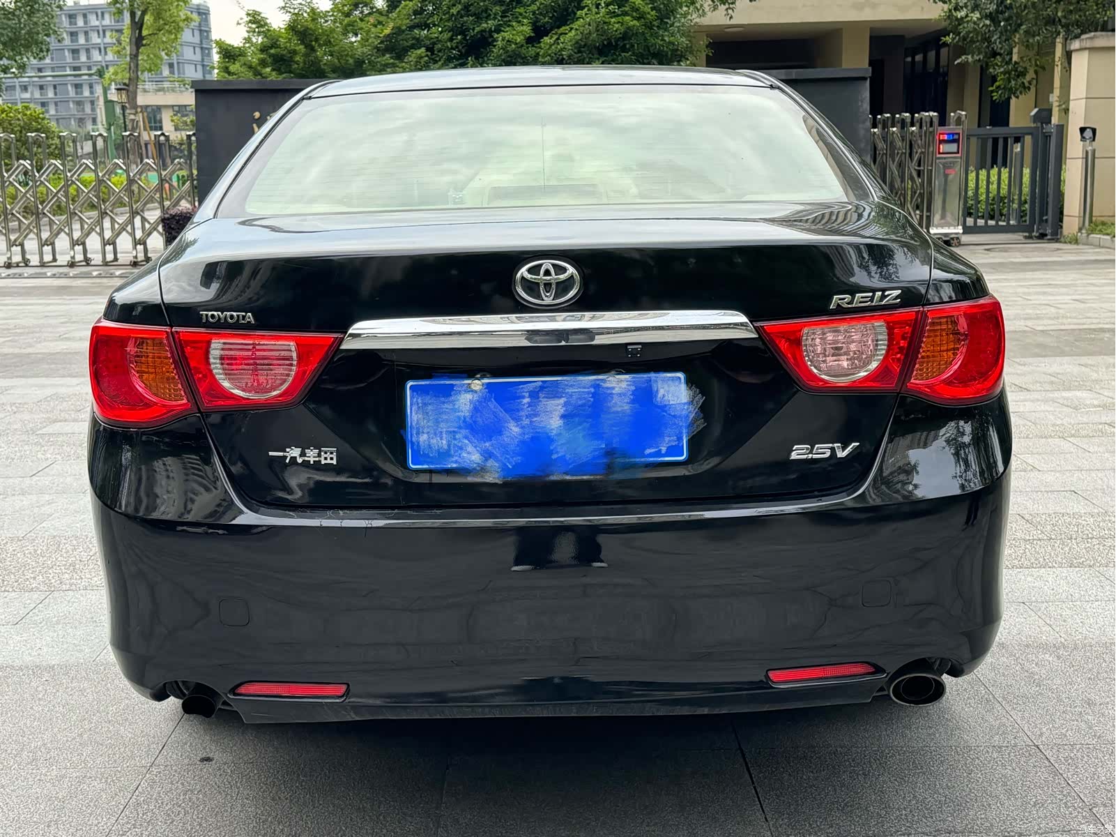Toyota 2.5V, 2011 6