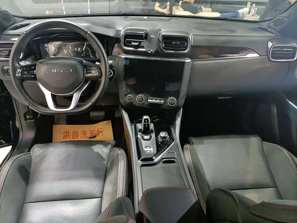 Lynk & Co 03