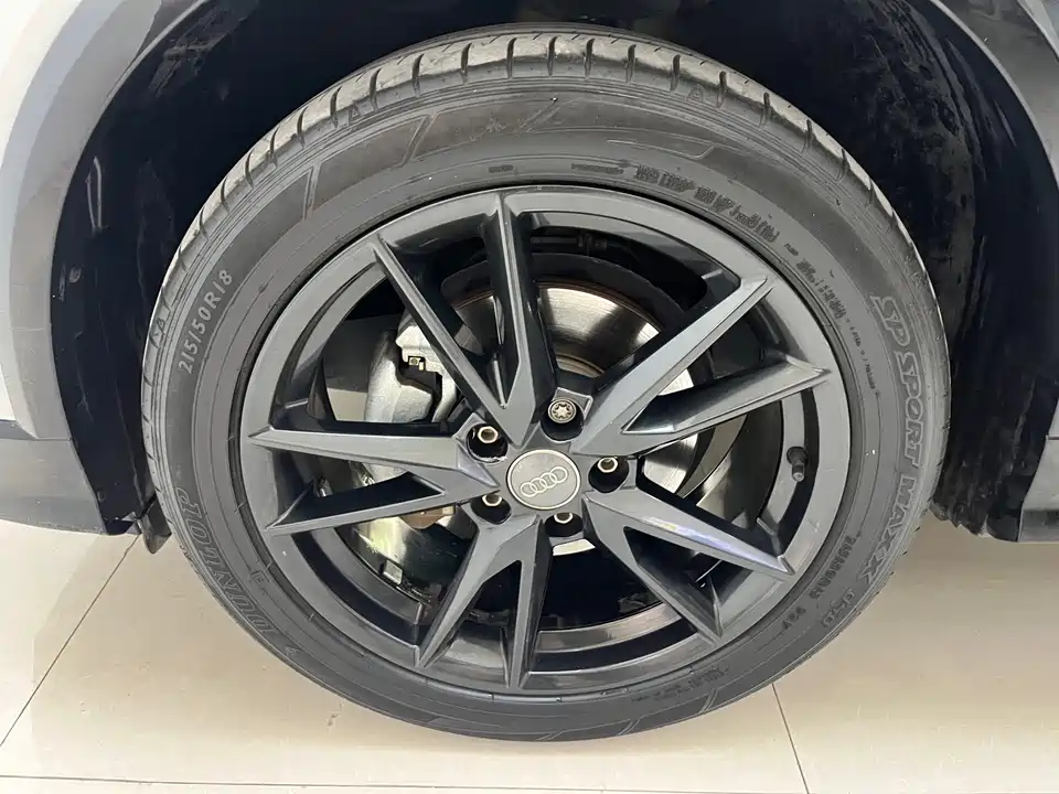 Audi Q2L Audi Q2L