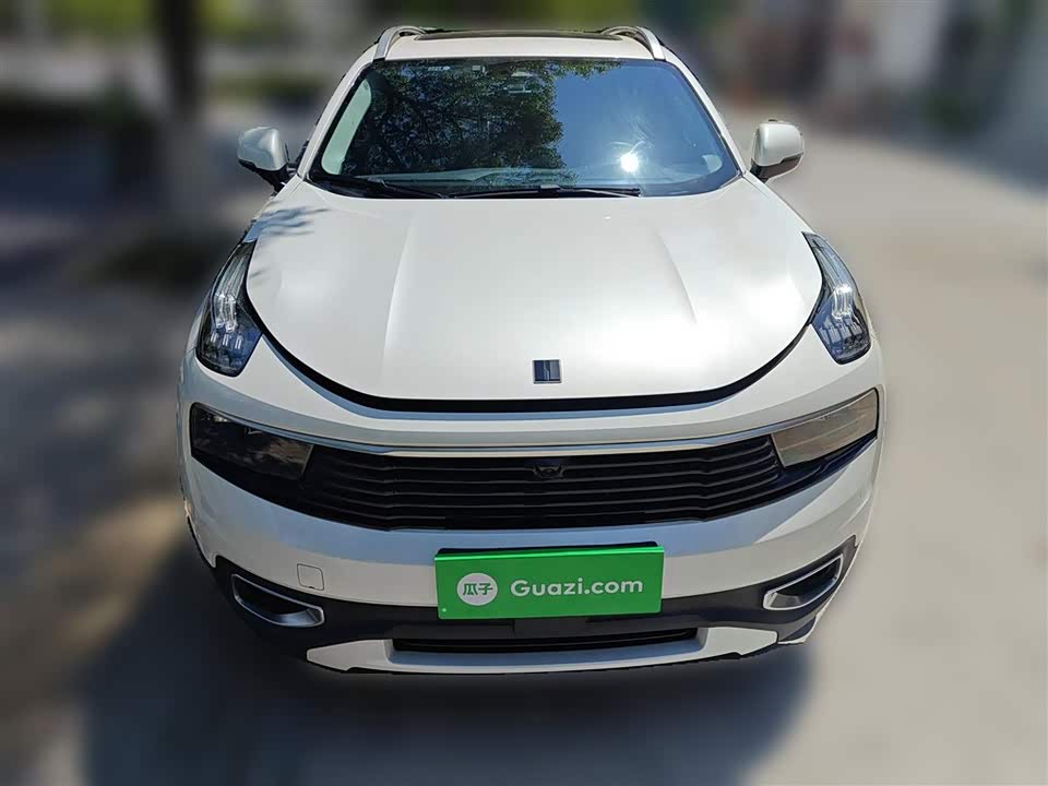 Lynk & Co 01