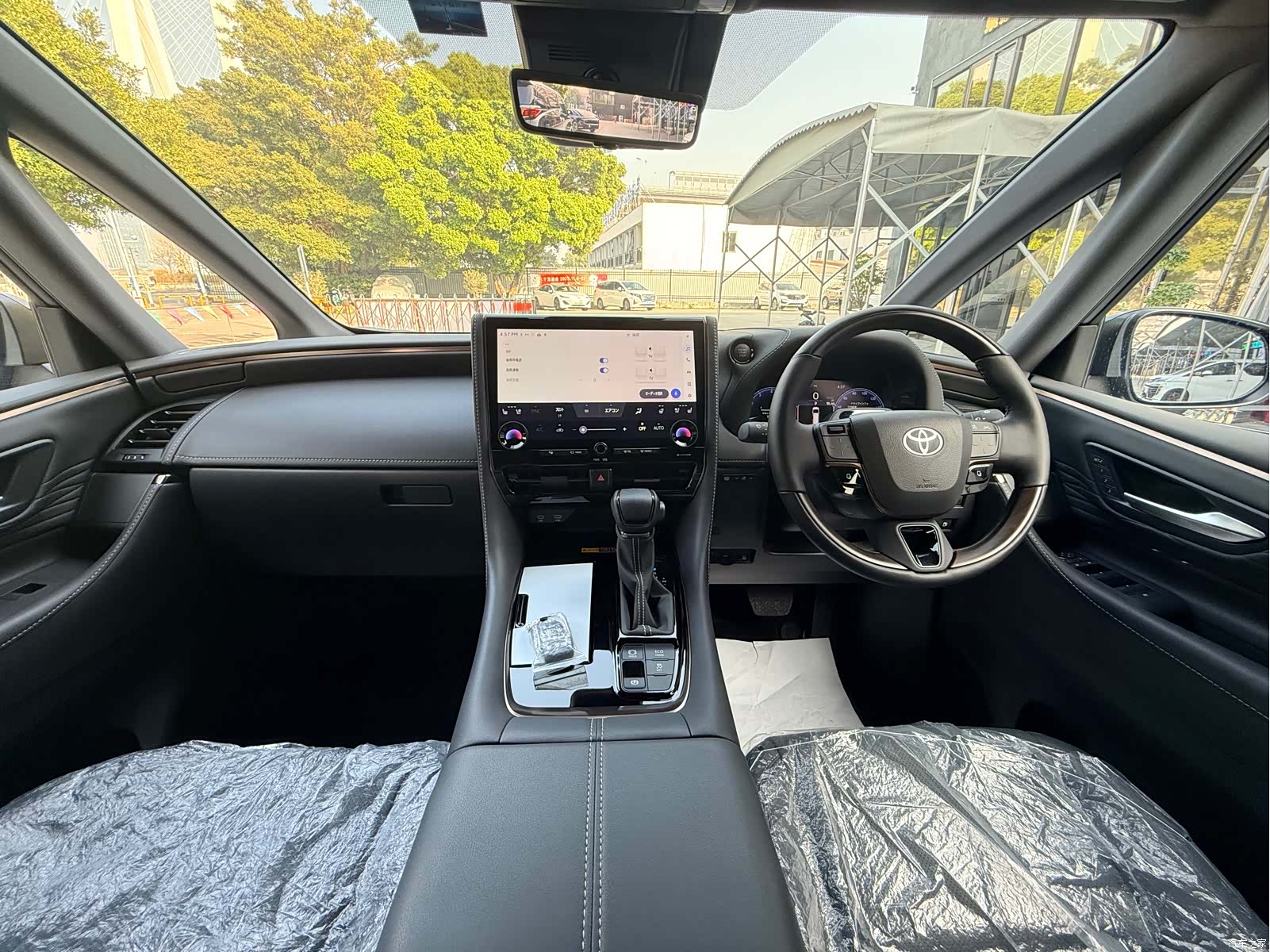 Toyota Alphard, 2025 12