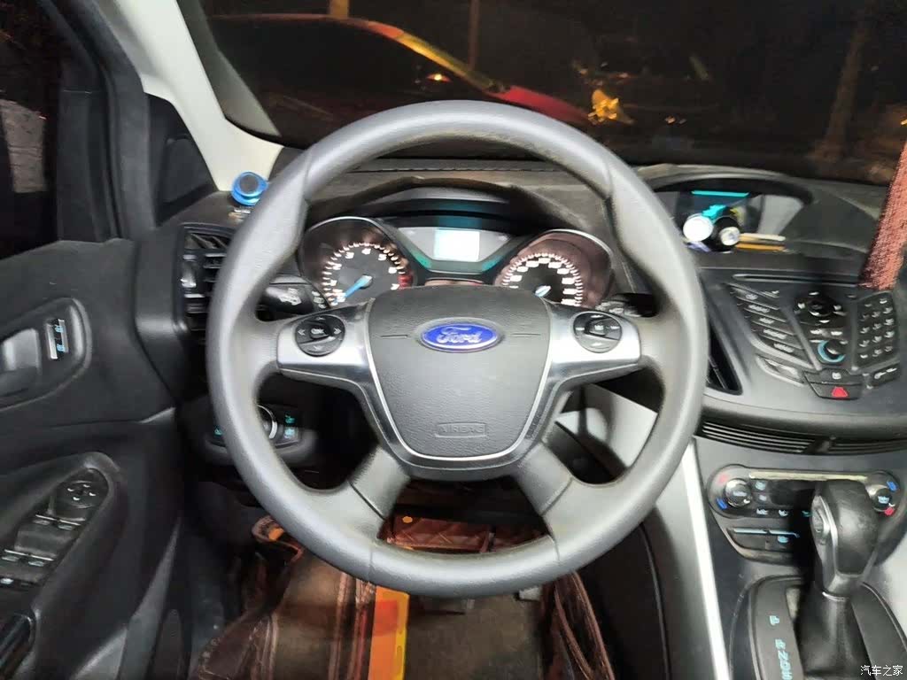 Ford Kuga, 2016 3