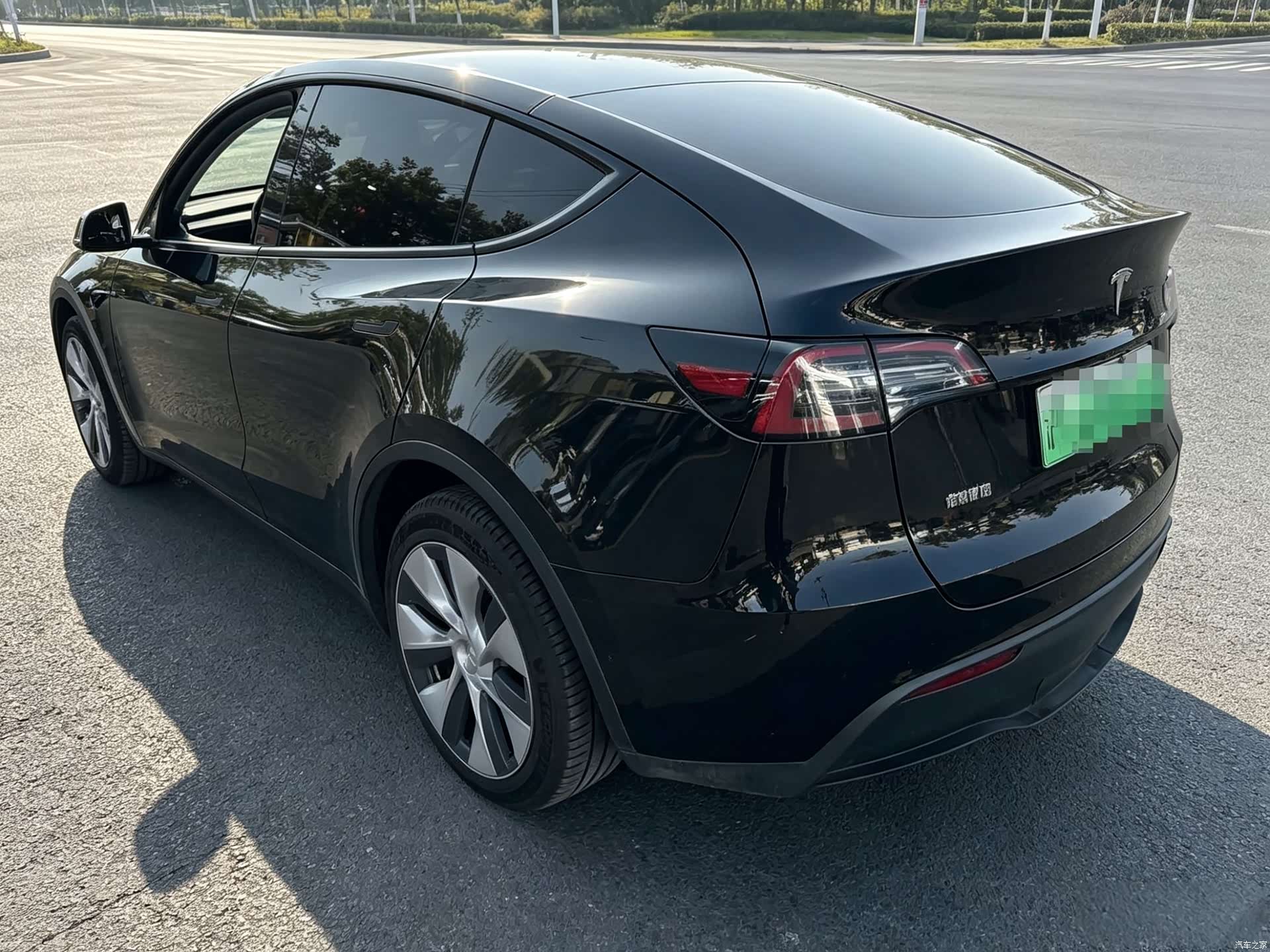 Tesla Model Y, 2021 3