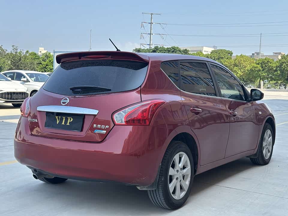 Nissan TIIDA