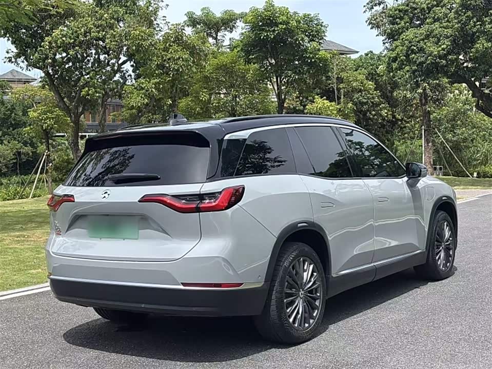 NIO ES8