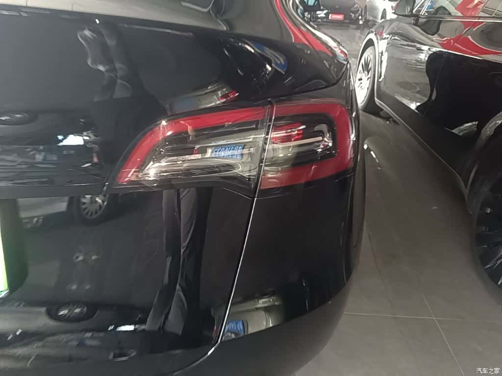 Tesla Model Y, 2024 8