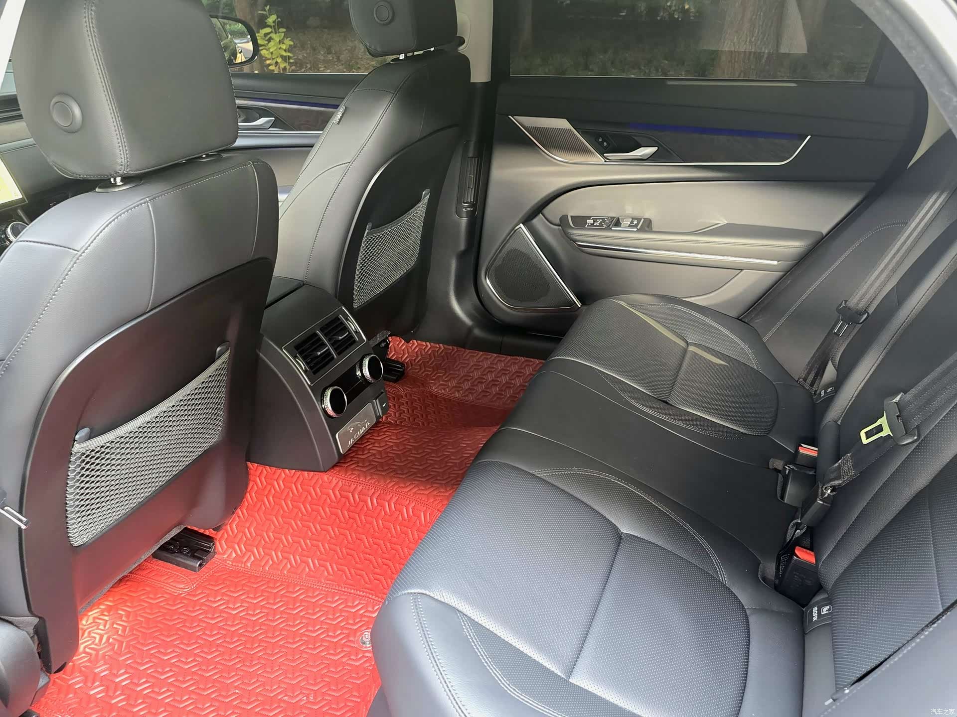 Land Rover P250, 2021 7