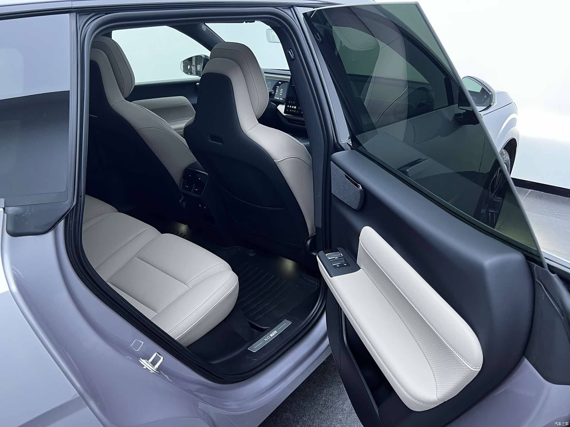 Volvo XC70, 2025 14