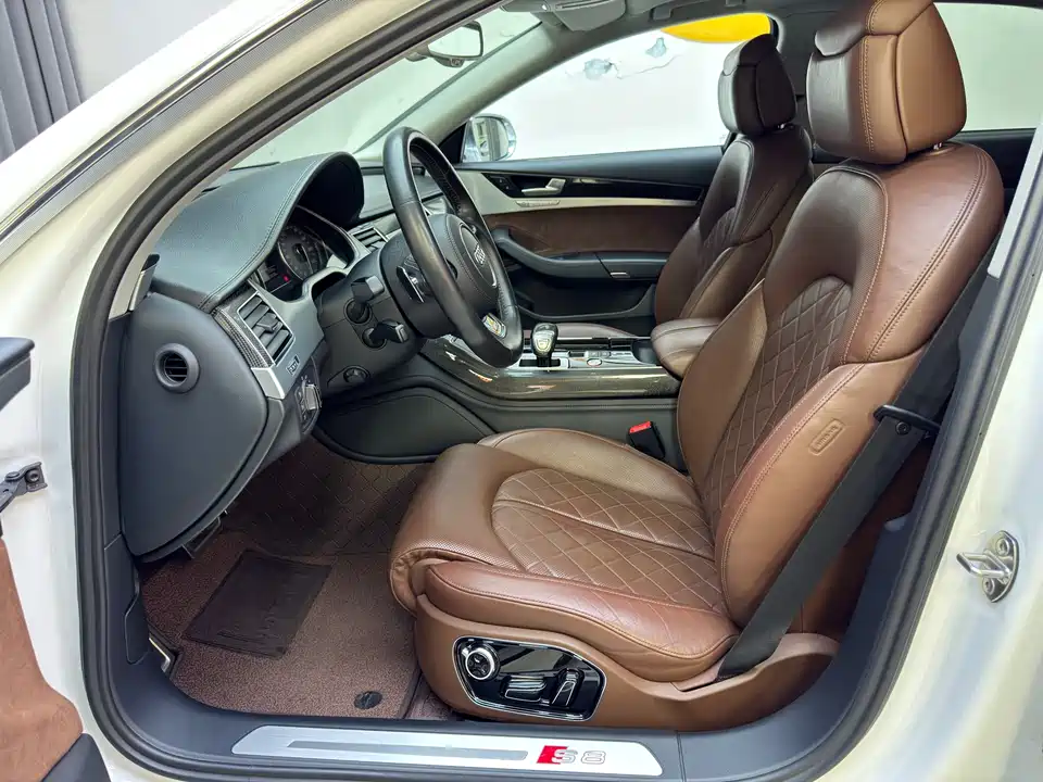 Audi S8