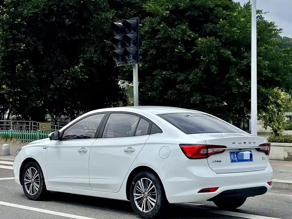 Roewe i5