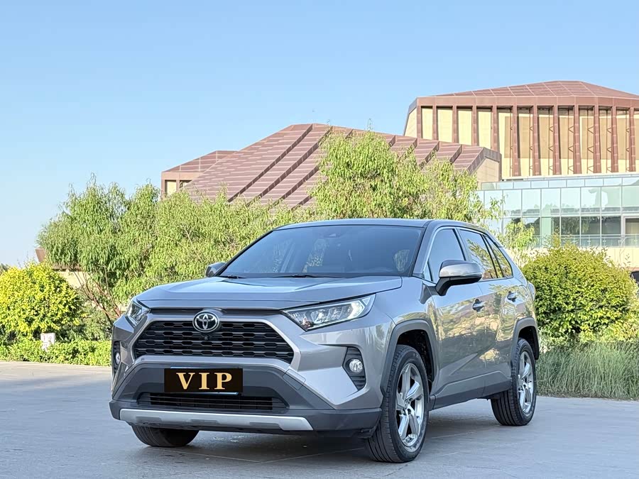 Toyota RAV4 2023, фото 1