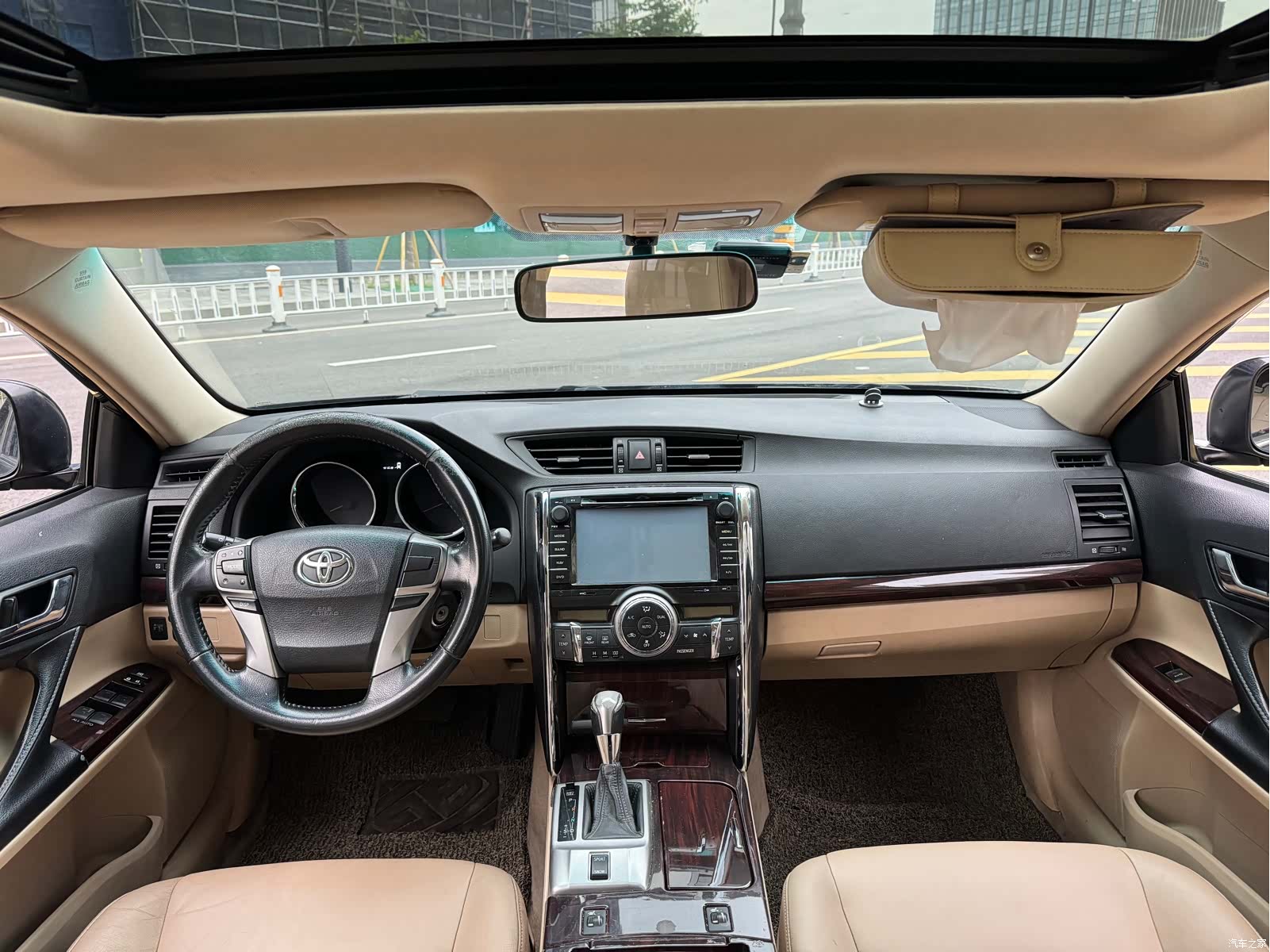 Toyota 2.5V, 2011 8