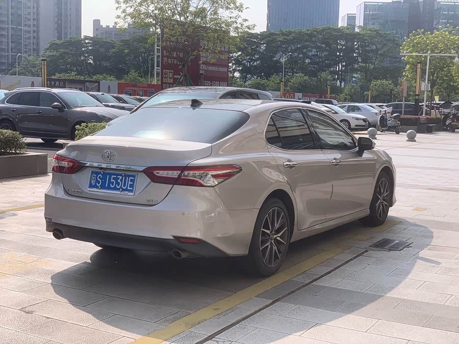 Toyota Camry 2022, фото 4