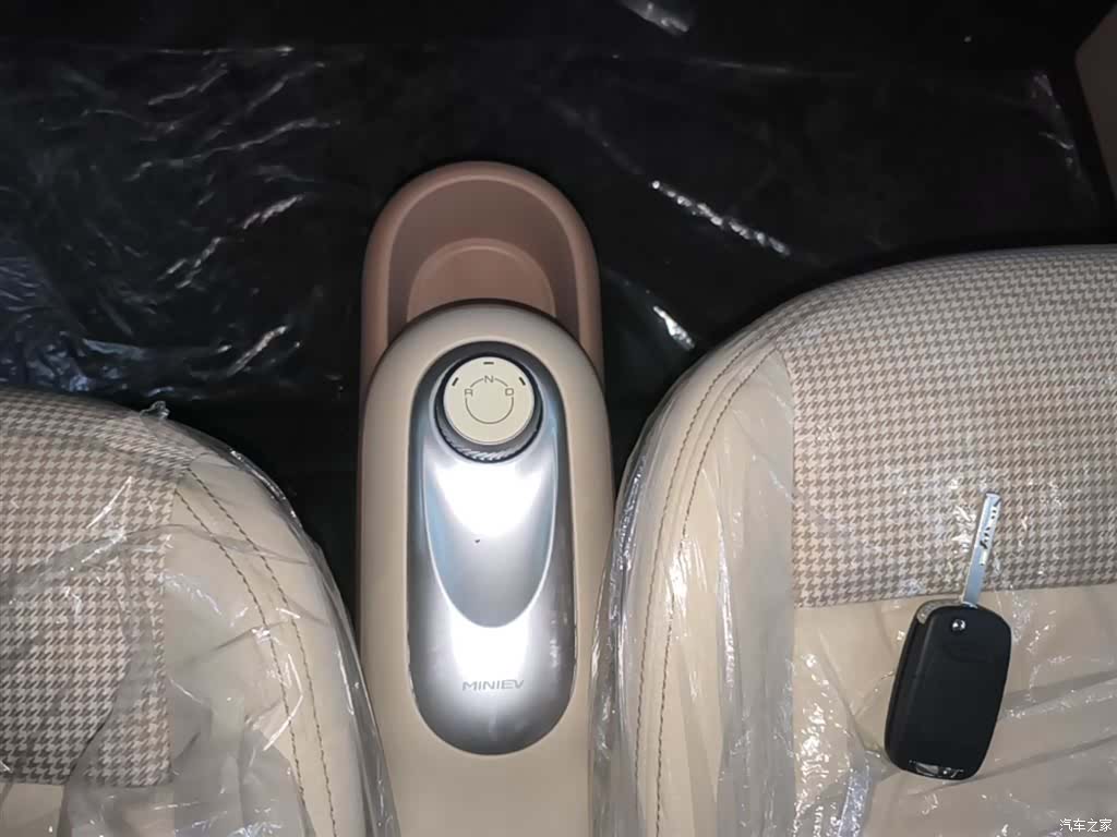 Wuling MINIEV, 2026 14