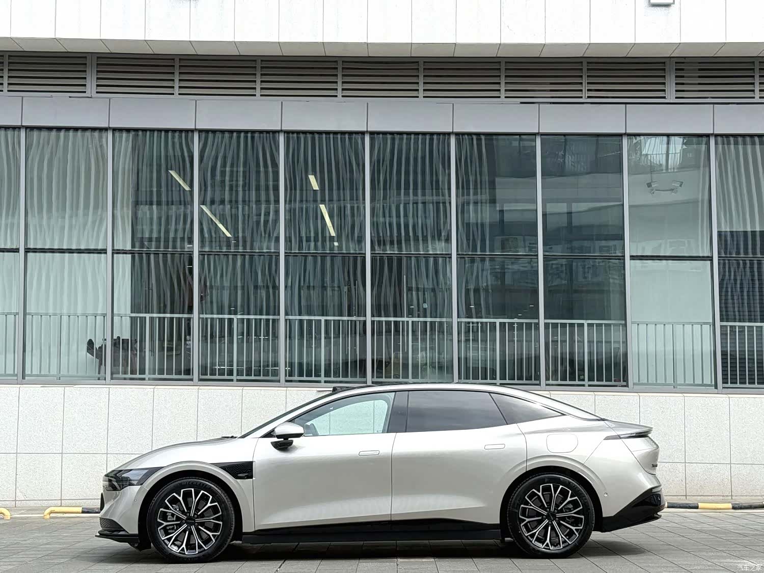 Zeekr 007, 2024 7
