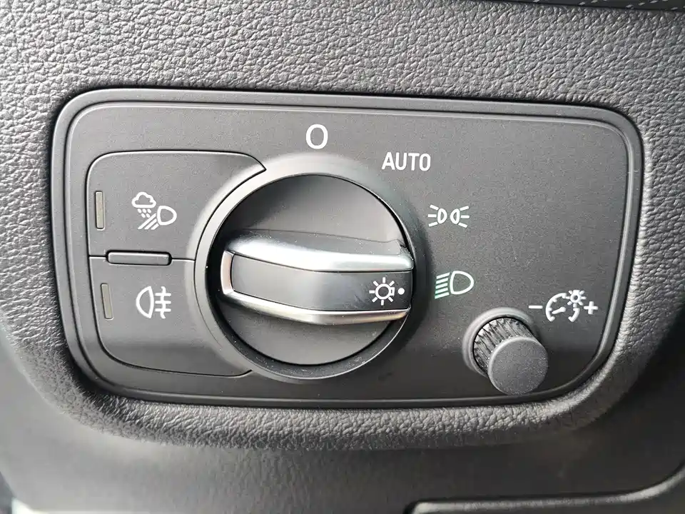 Audi Q2L Audi Q2L