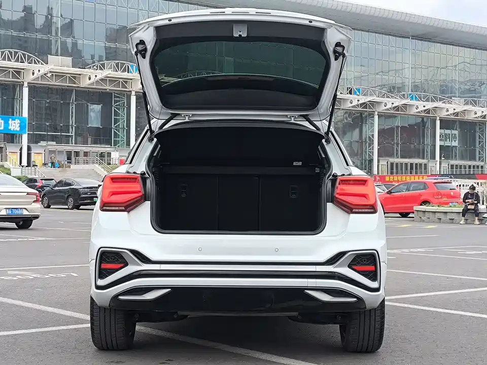 Audi Q2L Audi Q2L