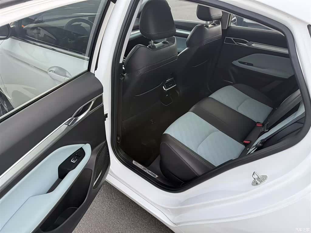 Geely Emgrand, 2021 8