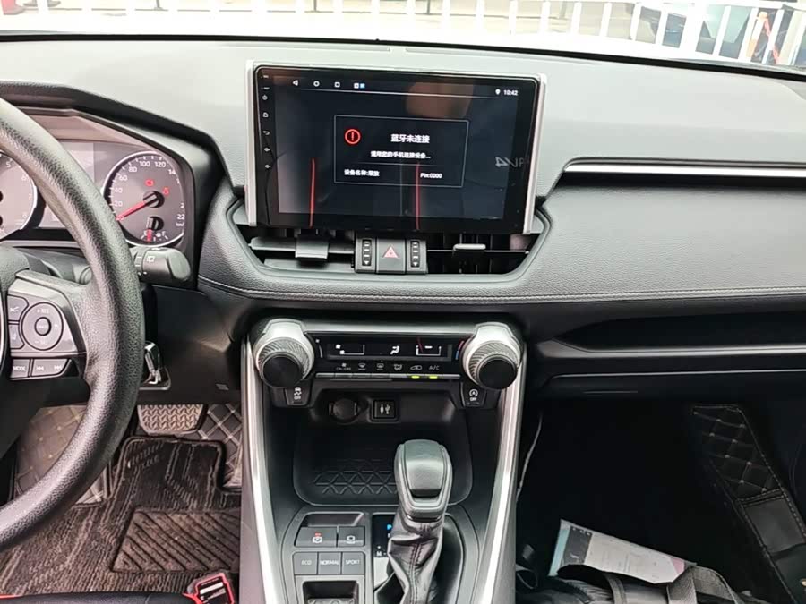 Toyota RAV4 2020, фото 12