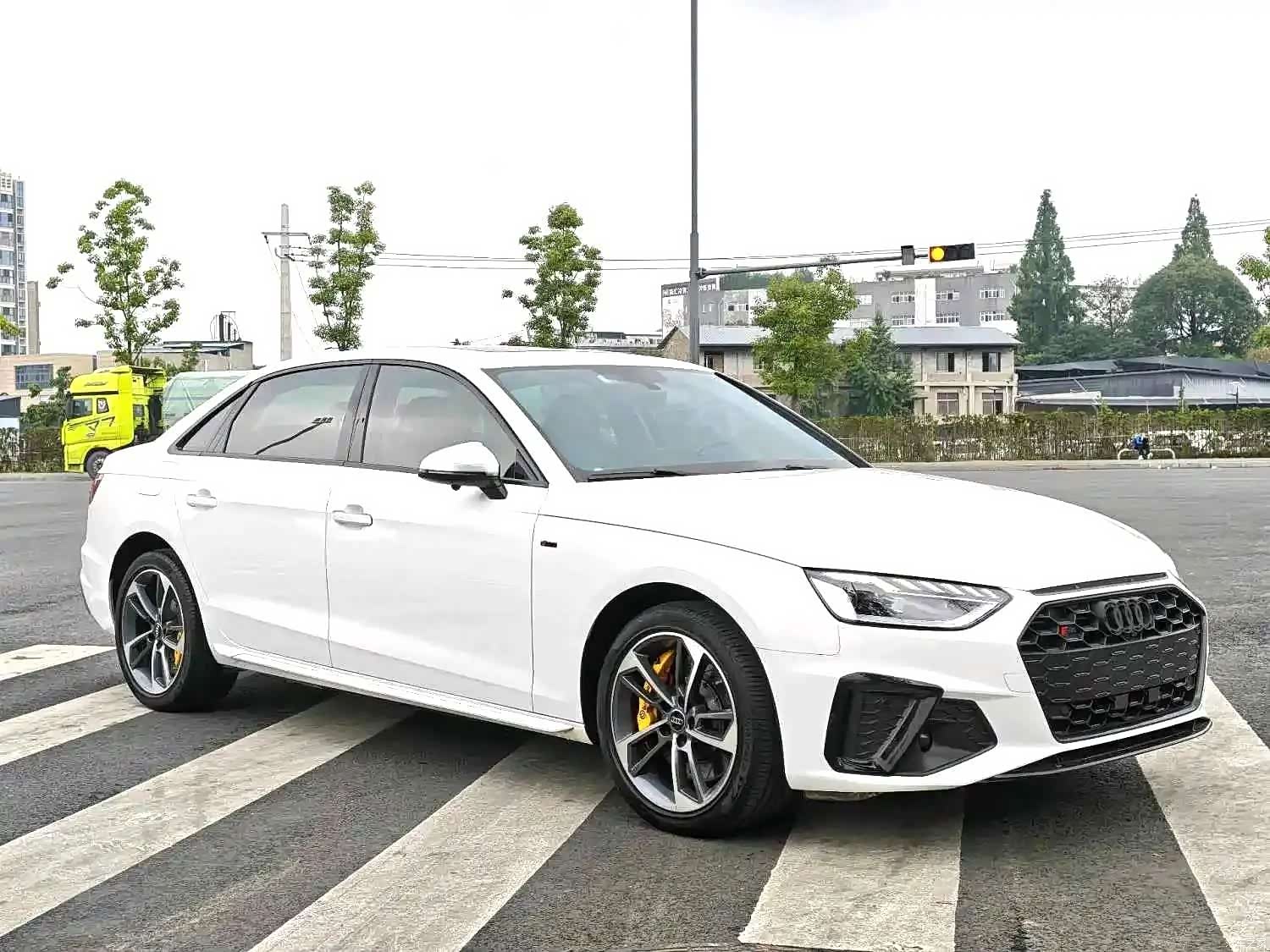 Audi A4L, 2021 3