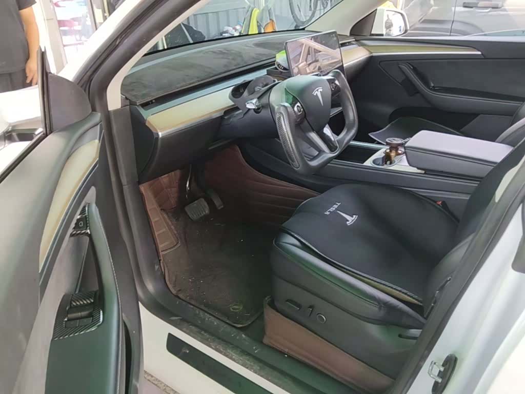 Tesla Model Y, 2022 16