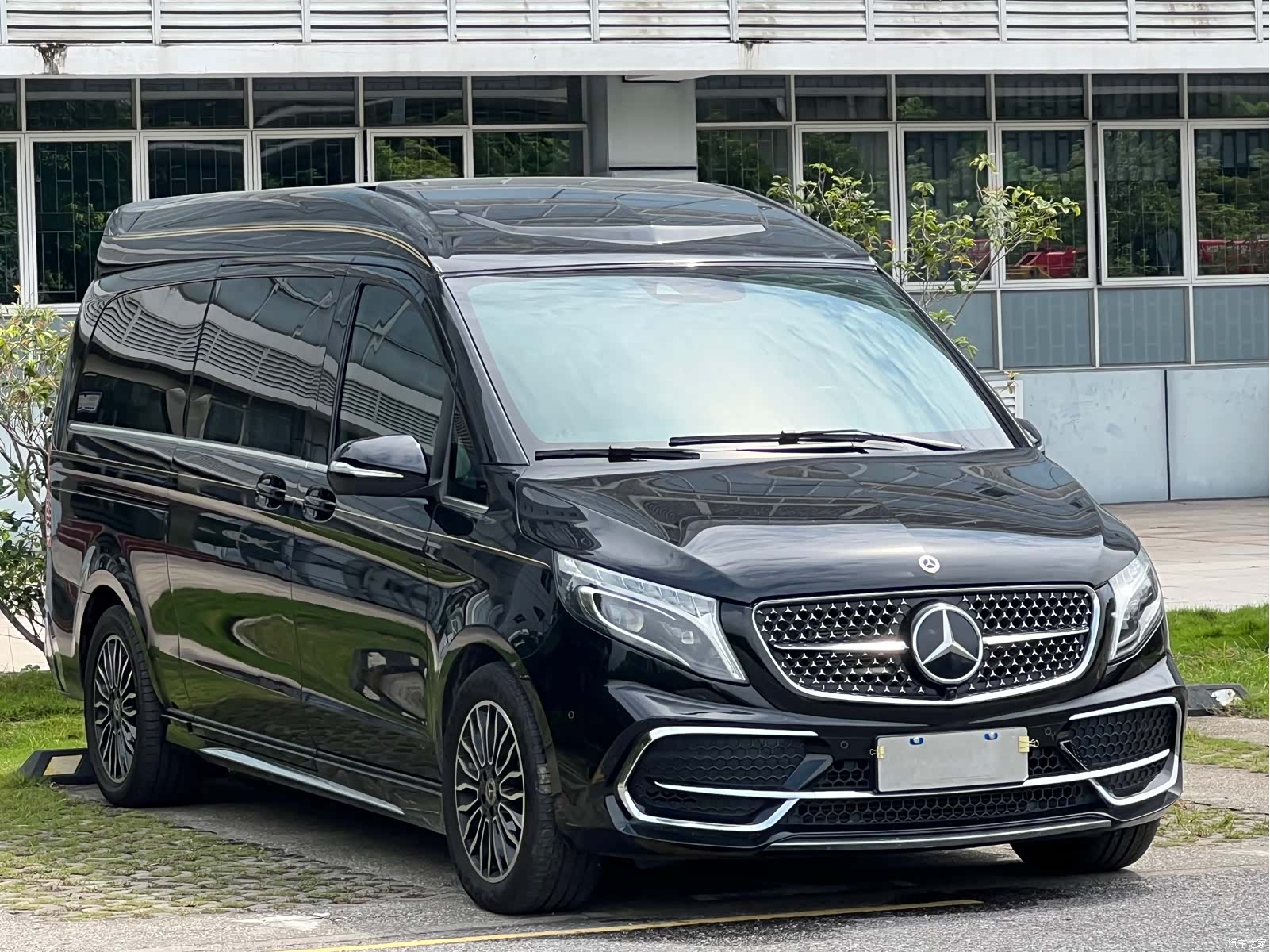 Mercedes-Benz V-Class, 2023 3