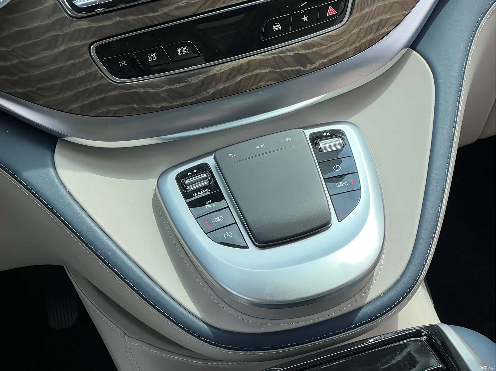 Mercedes-Benz V-Class, 2023 18