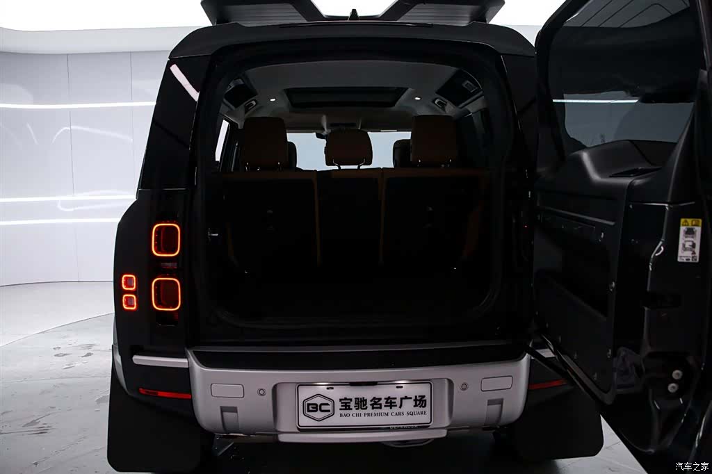 Land Rover Defender, 2024 15
