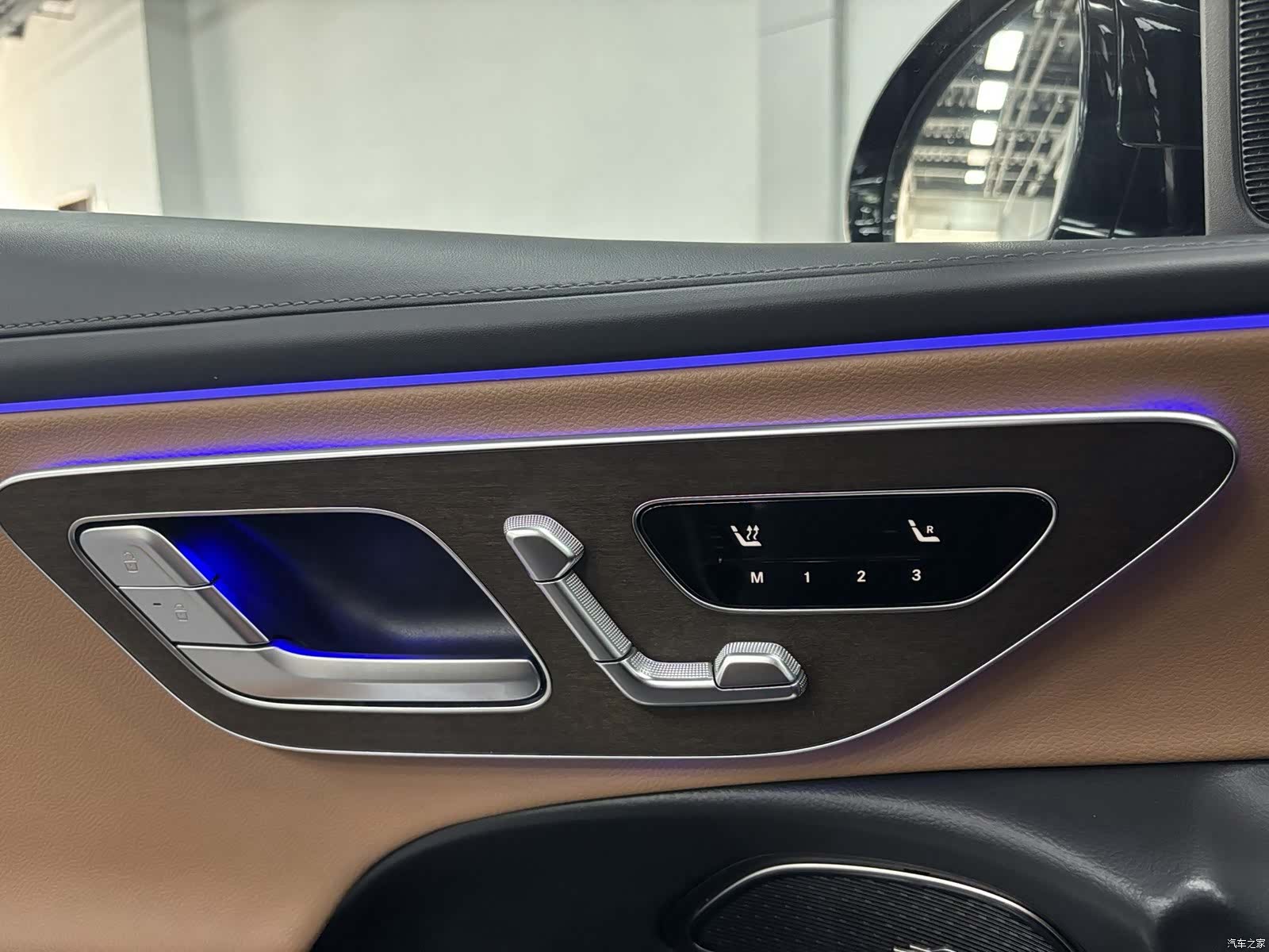 Mercedes-Benz E-Class, 2025 11