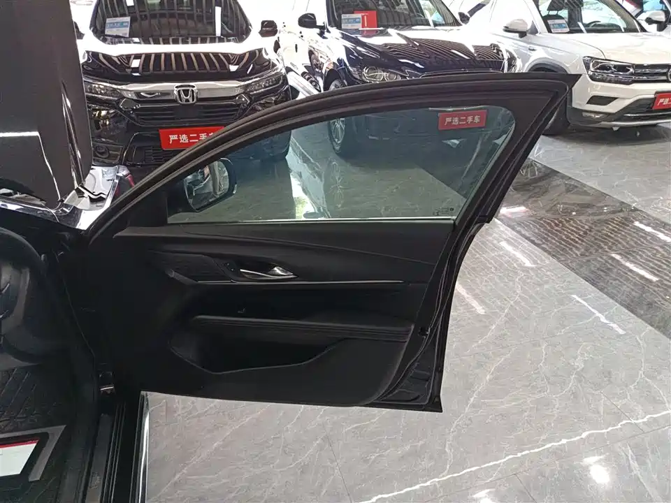 Cadillac CT4